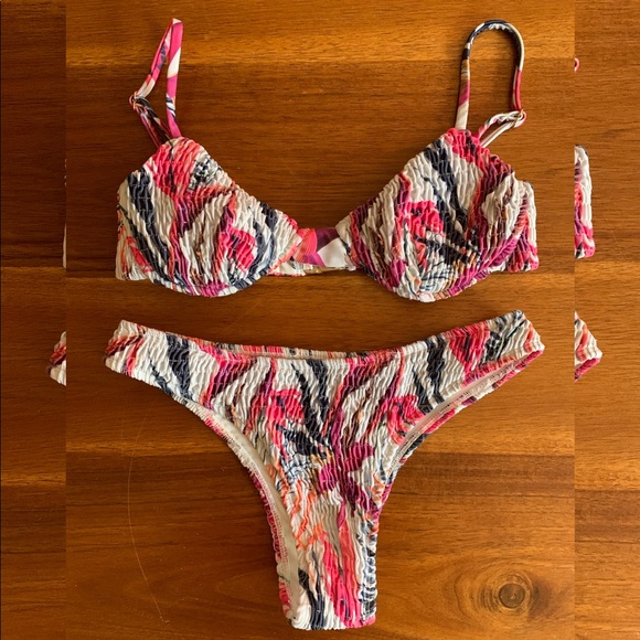 Bikini set - Picture 1 of 3